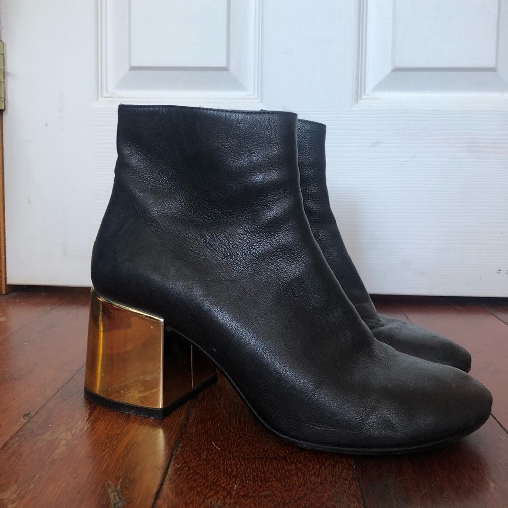 Black ankle boot MM6